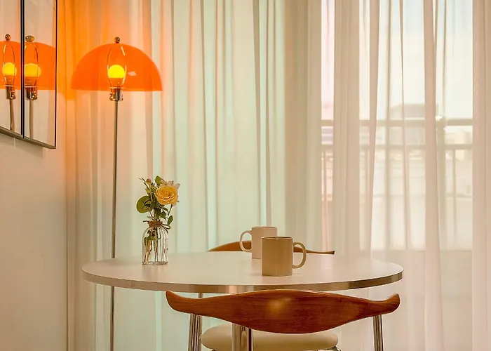 53hongdae Station Area, Yeonnam, Hongdae Street, 15 Minutes From Itaewon, Single Accommodation, Fully Furnished *