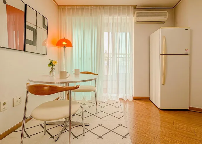 53hongdae Station Area, Yeonnam, Hongdae Street, 15 Minutes From Itaewon, Single Accommodation, Fully Furnished Appartement