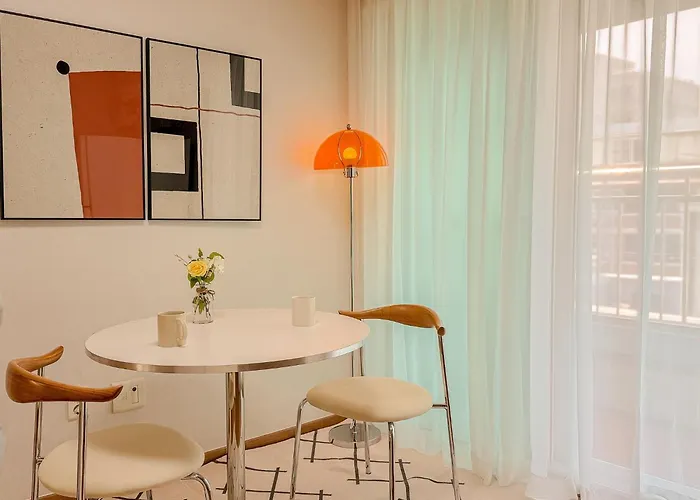 Appartement 53hongdae Station Area, Yeonnam, Hongdae Street, 15 Minutes From Itaewon, Single Accommodation, Fully Furnished