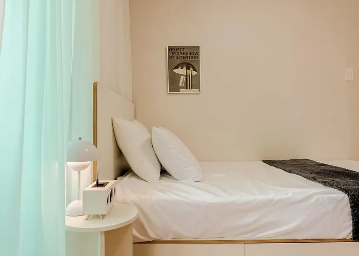 53hongdae Station Area, Yeonnam, Hongdae Street, 15 Minutes From Itaewon, Single Accommodation, Fully Furnished