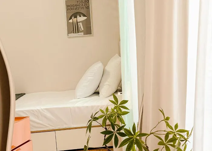53hongdae Station Area, Yeonnam, Hongdae Street, 15 Minutes From Itaewon, Single Accommodation, Fully Furnished Appartement *