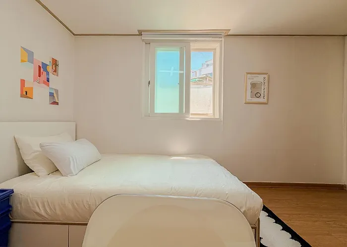 53hongdae Station Area, Yeonnam, Hongdae Street, 15 Minutes From Itaewon, Single Accommodation, Fully Furnished * Séoul
