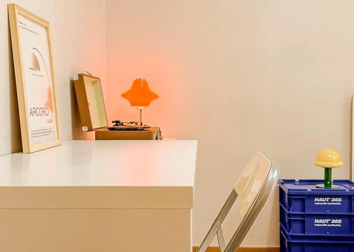 53hongdae Station Area, Yeonnam, Hongdae Street, 15 Minutes From Itaewon, Single Accommodation, Fully Furnished Appartement *