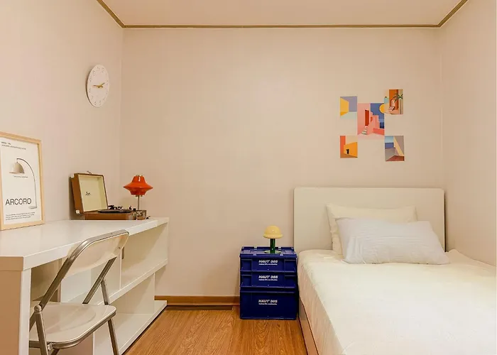 53hongdae Station Area, Yeonnam, Hongdae Street, 15 Minutes From Itaewon, Single Accommodation, Fully Furnished * Séoul