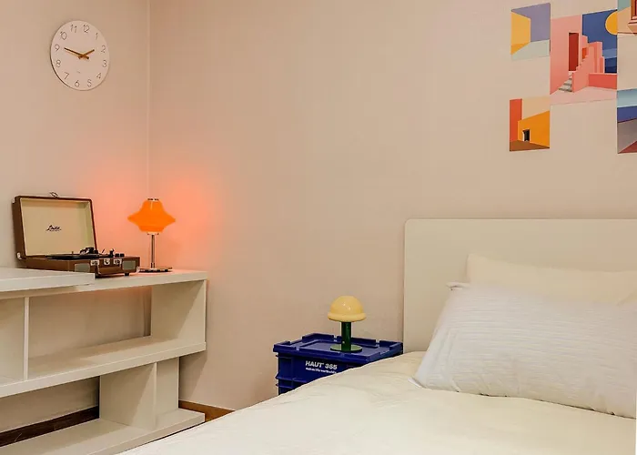 Appartement 53hongdae Station Area, Yeonnam, Hongdae Street, 15 Minutes From Itaewon, Single Accommodation, Fully Furnished