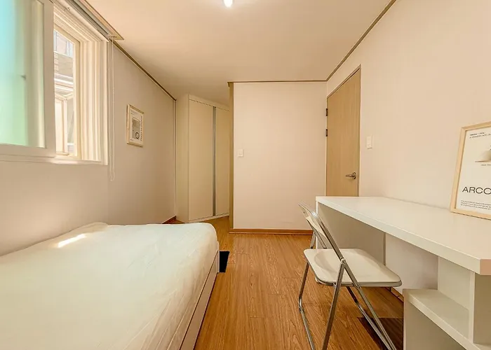53hongdae Station Area, Yeonnam, Hongdae Street, 15 Minutes From Itaewon, Single Accommodation, Fully Furnished Séoul