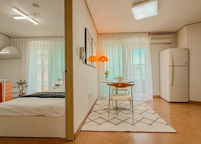 Appartement 53hongdae Station Area, Yeonnam, Hongdae Street, 15 Minutes From Itaewon, Single Accommodation, Fully Furnished