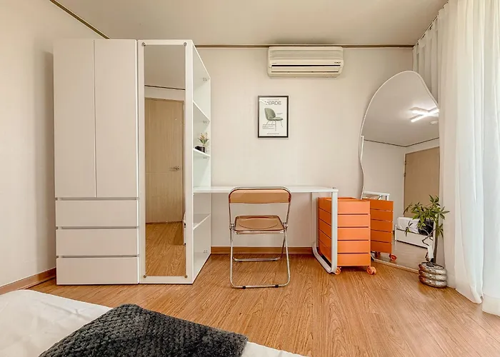 53hongdae Station Area, Yeonnam, Hongdae Street, 15 Minutes From Itaewon, Single Accommodation, Fully Furnished * Séoul