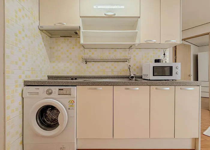 53hongdae Station Area, Yeonnam, Hongdae Street, 15 Minutes From Itaewon, Single Accommodation, Fully Furnished