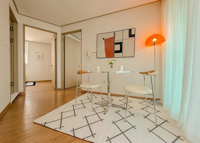 53hongdae Station Area, Yeonnam, Hongdae Street, 15 Minutes From Itaewon, Single Accommodation, Fully Furnished Séoul
