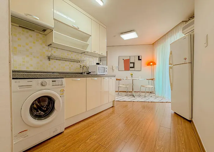 53hongdae Station Area, Yeonnam, Hongdae Street, 15 Minutes From Itaewon, Single Accommodation, Fully Furnished Appartement