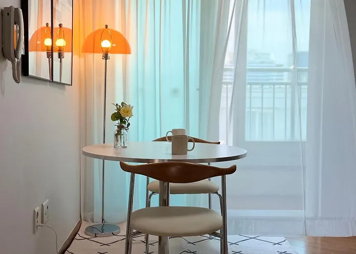 Appartement 53hongdae Station Area, Yeonnam, Hongdae Street, 15 Minutes From Itaewon, Single Accommodation, Fully Furnished